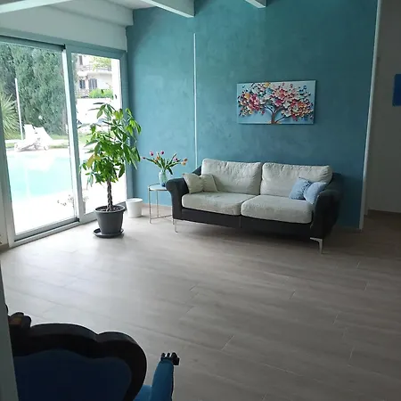 ベッド・アンド・ブレックファスト Celeste 3*